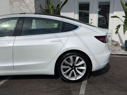 Used 2019 Tesla Model 3 Mid Range RWD image 10