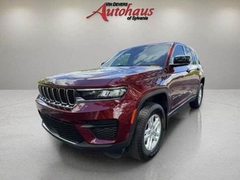 Used 2023 Jeep Grand Cherokee Laredo w/ MOPAR Finishing Package AWD/4WD image 3