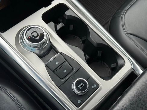 Certified 2022 Ford Explorer XLT w/ Equipment Group 202A image 36