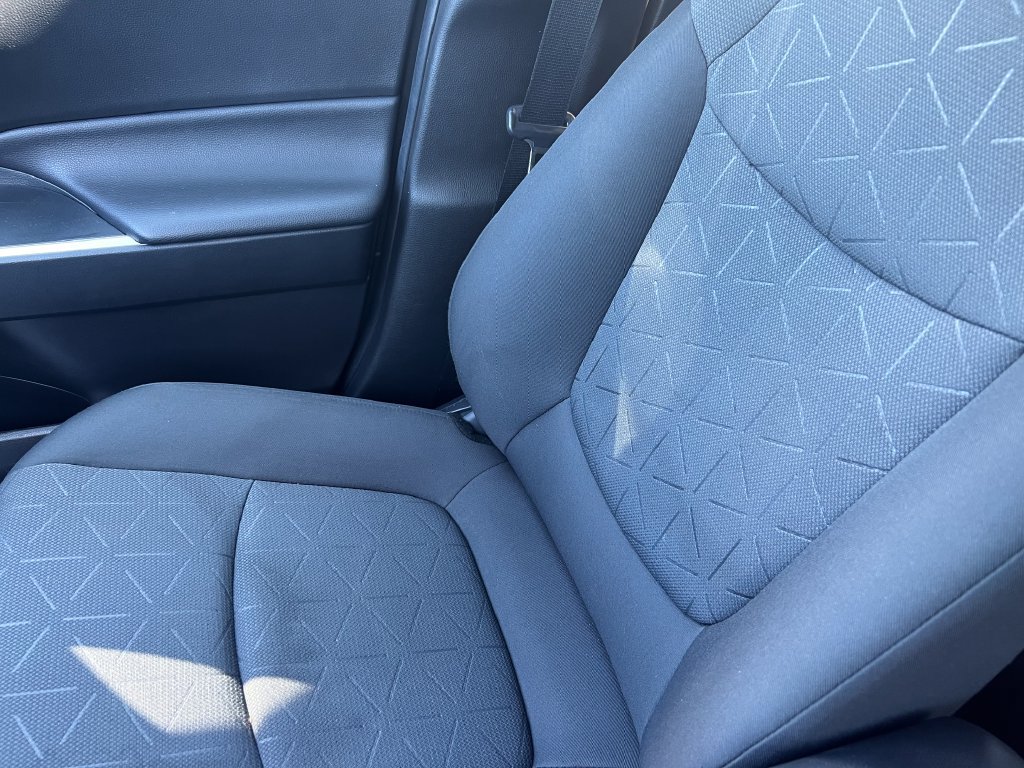 Used 2021 Toyota RAV4 XLE AWD/4WD image 32