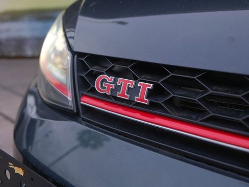 Used 2017 Volkswagen GTI Sport image 40