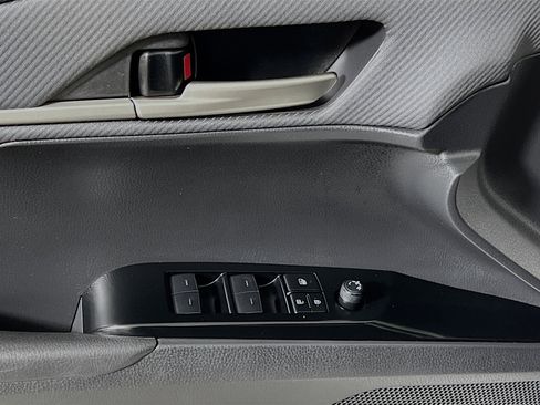 Used 2025 Toyota Camry SE w/ Convenience Package image 17
