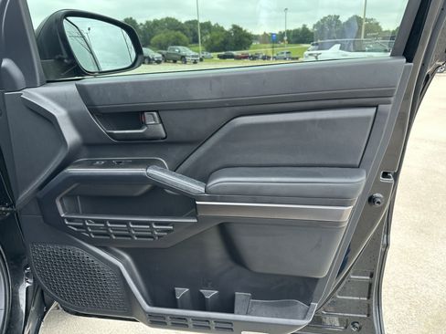 Used 2025 Toyota 4Runner SR5 AWD/4WD image 33