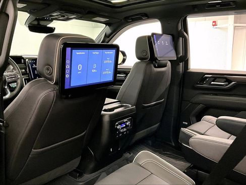 Used 2025 GMC Yukon Elevation w/ Elevation Premium Package AWD/4WD image 35