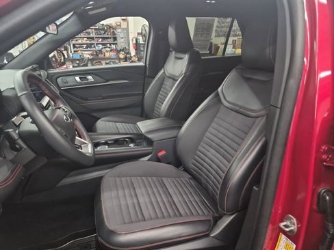 Used 2025 Ford Explorer ST-Line image 11