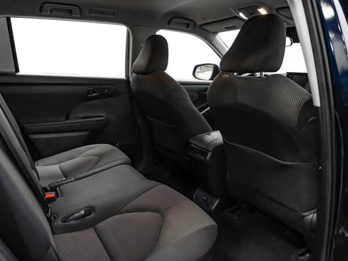 Used 2020 Toyota Highlander L FWD image 36