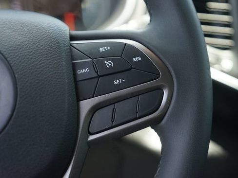 Used 2020 Jeep Cherokee Latitude Plus FWD image 24