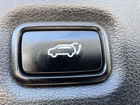 Used 2019 Hyundai Santa Fe Limited AWD/4WD image 10
