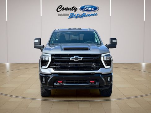 Used 2025 Chevrolet Silverado 2500 LTZ w/ LTZ Plus Package AWD/4WD image 5