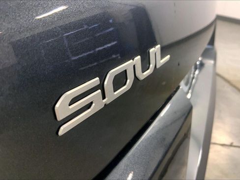 Used 2025 Kia Soul LX w/ LX Technology Package FWD image 8