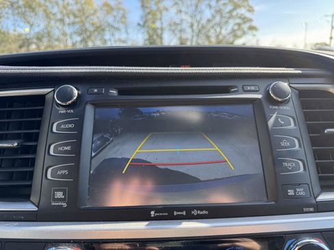 Used 2017 Toyota Highlander Limited image 14