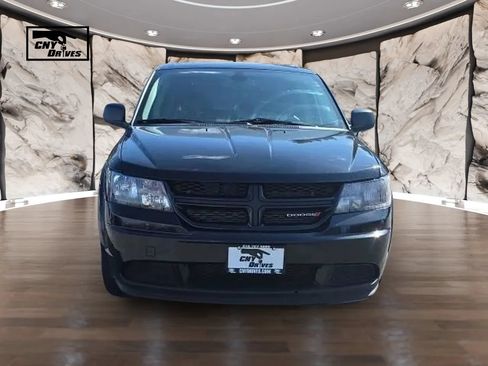 Used 2018 Dodge Journey SE w/ Connectivity Group FWD image 2