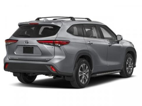 Certified 2026 Toyota Highlander XLE AWD/4WD image 2