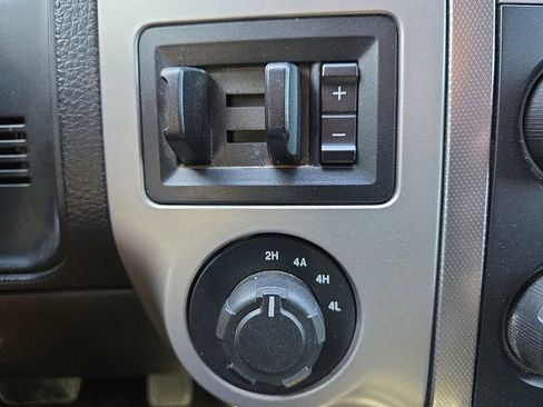 Used 2017 Ford Expedition XLT image 27