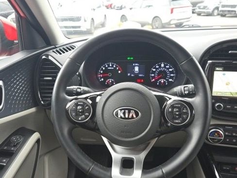 Used 2020 Kia Soul EX image 22