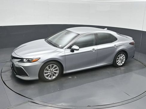 Used 2022 Toyota Camry LE FWD image 37