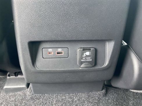 Used 2024 Nissan Frontier SL image 12