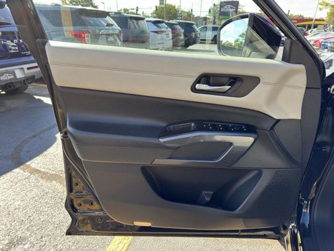 Used 2022 Nissan Pathfinder SL w/ SL Premium Package image 19