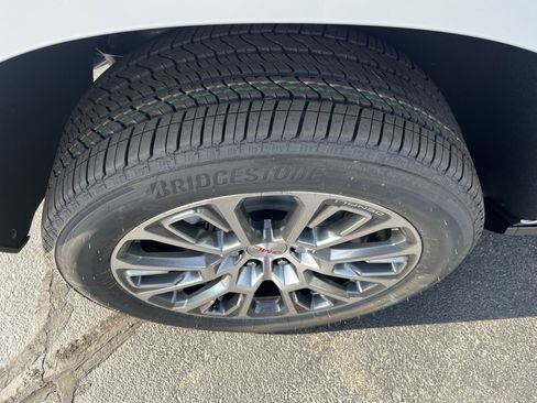 New 2026 GMC Yukon Denali w/ Sun & Power Step Package AWD/4WD image 32