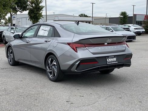 New 2025 Hyundai Elantra SEL image 5