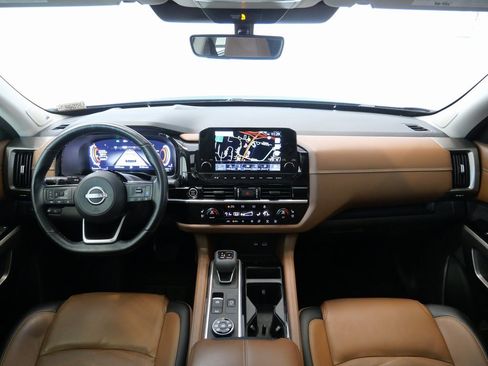 Used 2023 Nissan Pathfinder Platinum w/ Cargo Package image 13