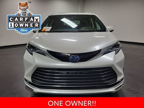 Used 2024 Toyota Sienna Platinum image 3