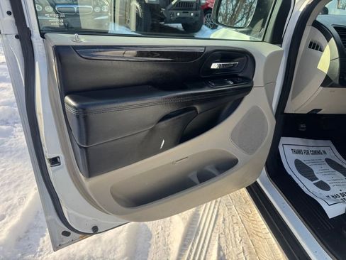 Used 2014 RAM C/V Tradesman image 25