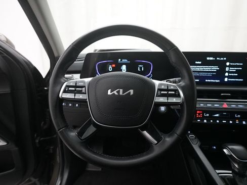 Used 2024 Kia Telluride S w/ S Sunroof Package FWD image 4