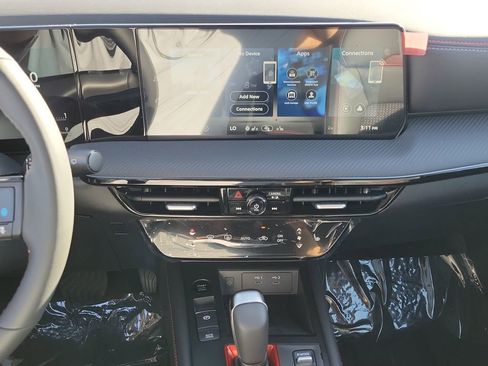 New 2026 Nissan Kicks SR FWD image 9