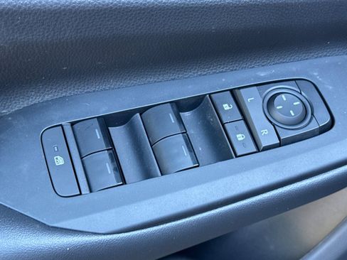 Certified 2025 Toyota Prius Plug-In Hybrid image 18