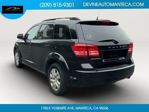 Used 2019 Dodge Journey SE image 4