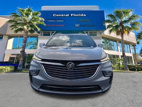 Used 2023 Buick Enclave Essence FWD image 3
