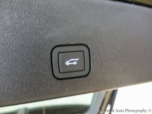 New 2026 Cadillac Optiq Luxury 2 image 19