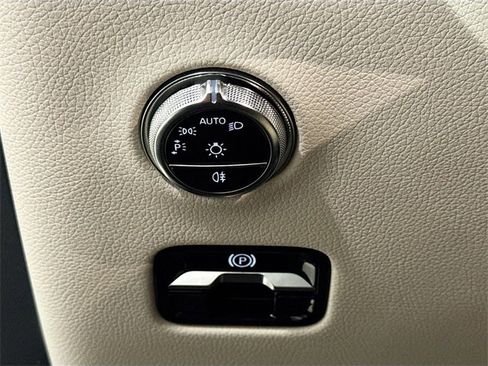 Certified 2025 Mercedes-Benz GLC 300 GLC 300 image 10