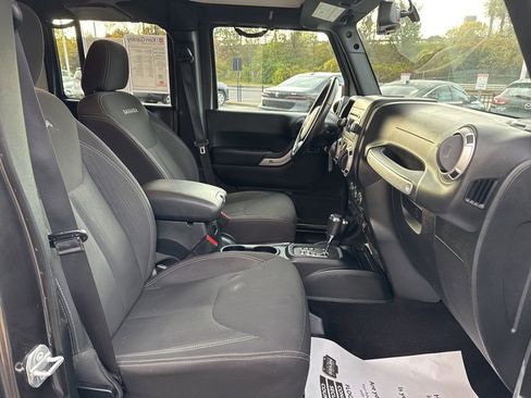 Used 2018 Jeep Wrangler Unlimited Sahara image 24