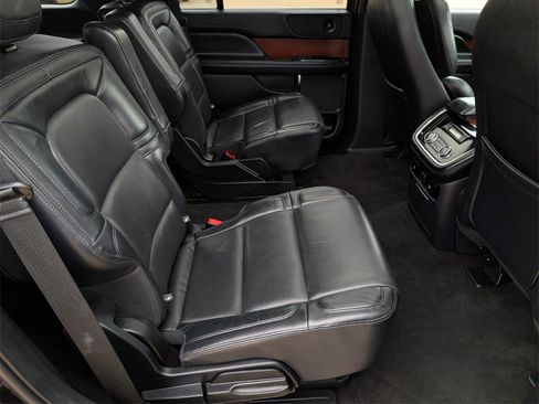 Used 2021 Lincoln Navigator Reserve image 33
