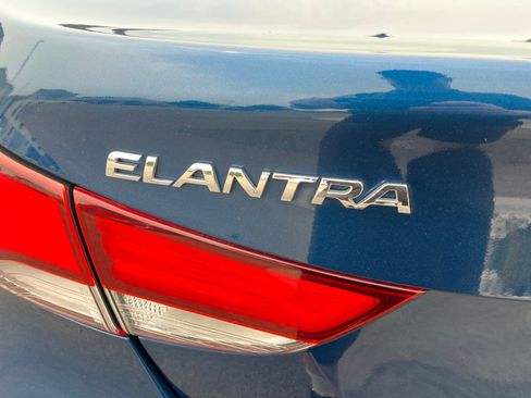 Used 2014 Hyundai Elantra SE w/ Option Group 02 FWD image 24