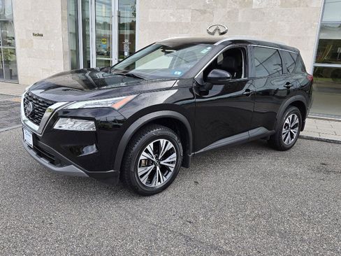 Used 2022 Nissan Rogue SV w/ SV Premium Package image 2