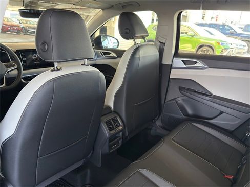 New 2026 Volkswagen Taos SE image 29