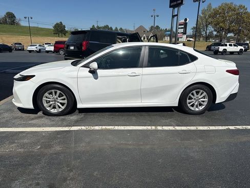 Used 2025 Toyota Camry LE image 2