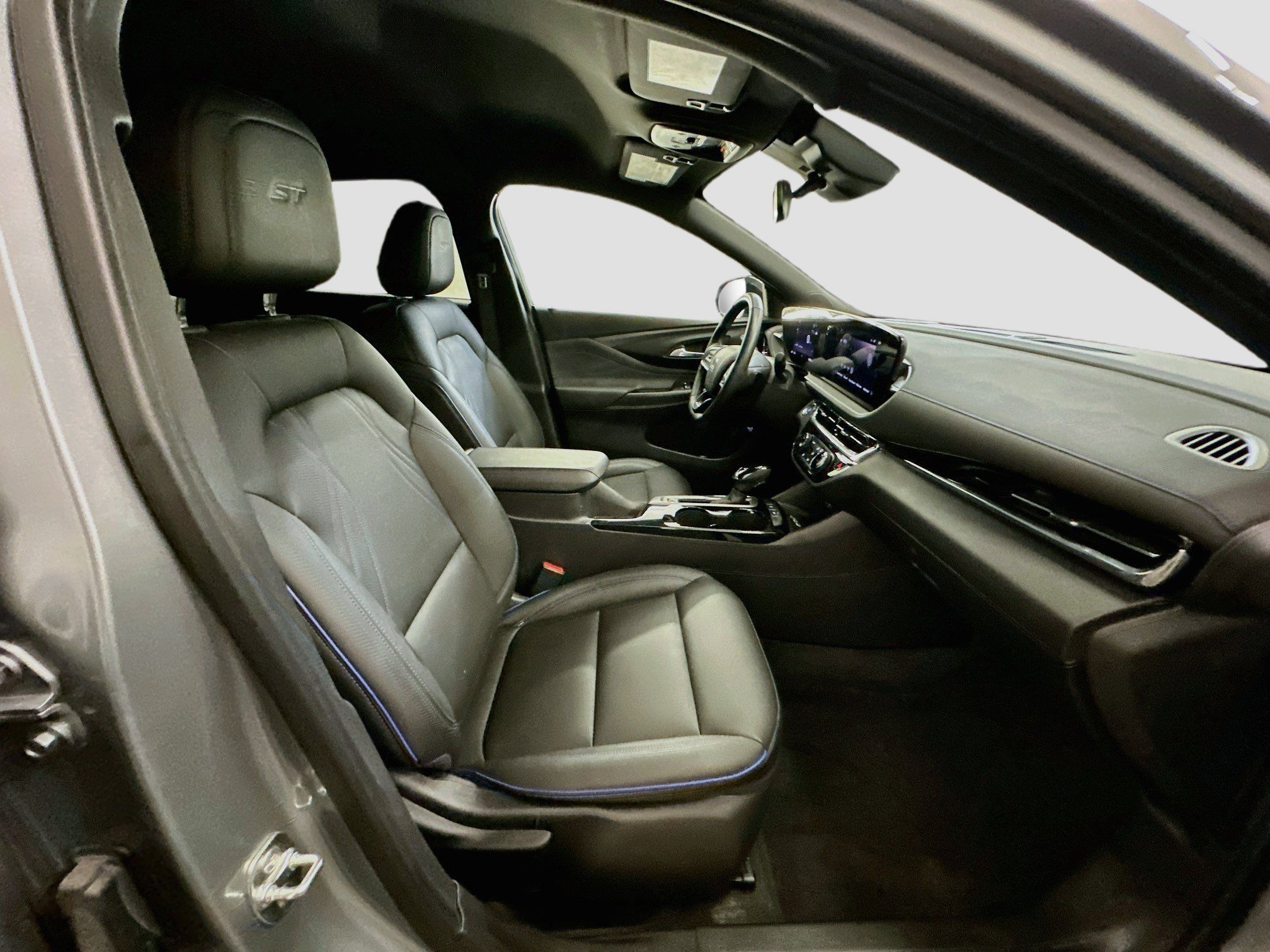 Used 2025 Buick Envista Sport Touring w/ Convenience I Package FWD image 32