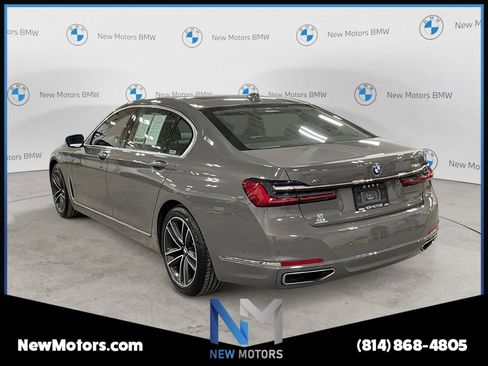 Used 2022 BMW 750i xDrive AWD/4WD image 3