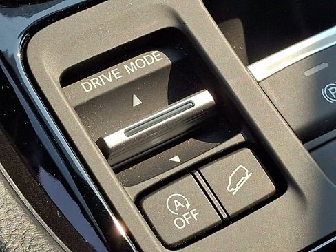 Used 2025 Honda Pilot Sport image 26