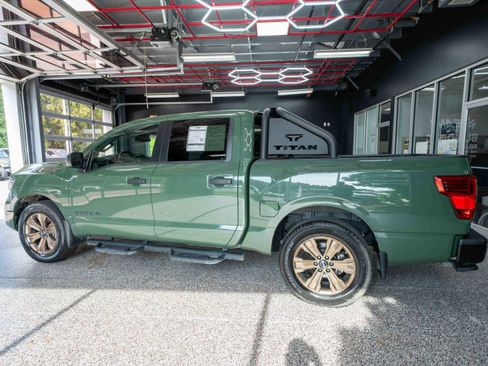 Used 2024 Nissan Titan SV w/ SV Bronze Edition Package RWD image 2