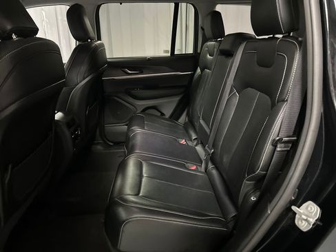 Used 2023 Jeep Grand Cherokee Limited w/ Luxury Tech Group II image 23