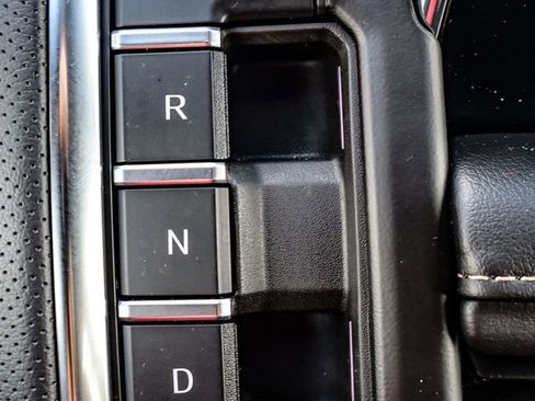 Used 2022 Chevrolet Suburban Premier image 32