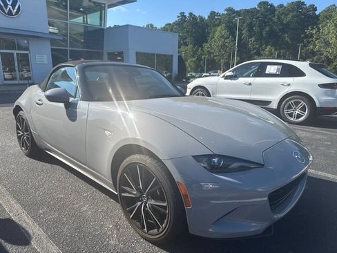 Used 2024 MAZDA MX-5 Miata Grand Touring RWD image 11