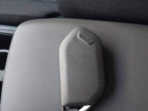 Used 2025 Kia K4 FWD image 32