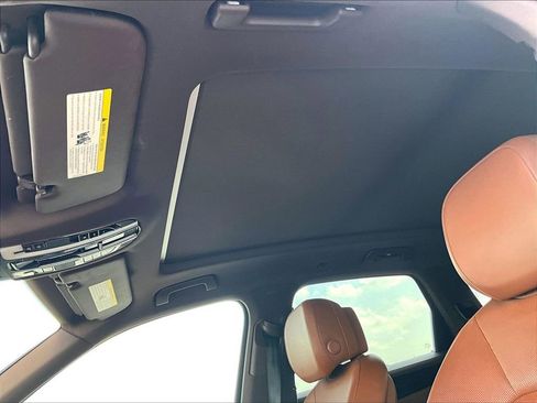 Certified 2023 Porsche Cayenne AWD/4WD image 18