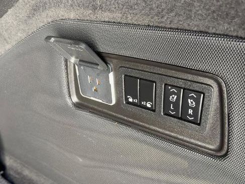 Used 2022 Cadillac Escalade Premium Luxury image 6